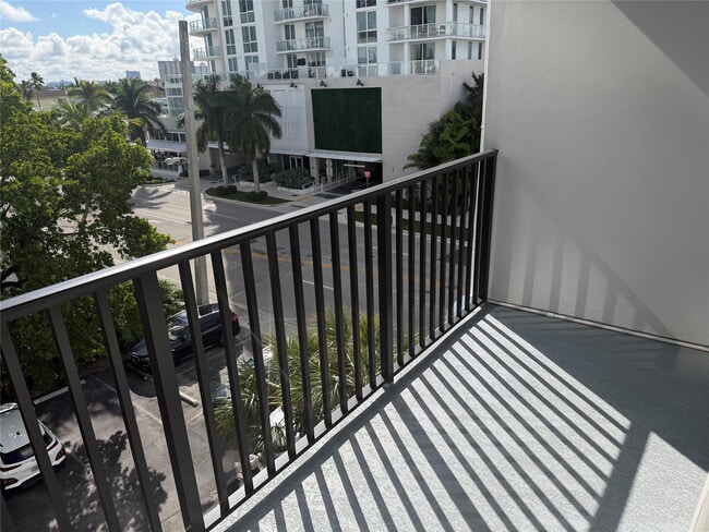 Building Photo - 3000 Riomar St