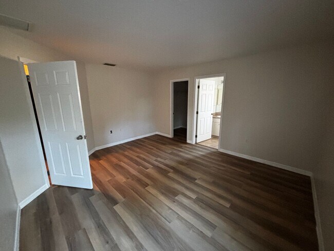 Building Photo - 3/2 Home Marion Oaks