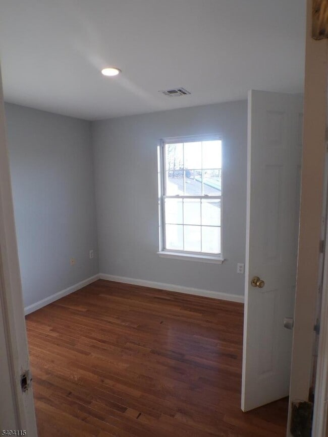 Building Photo - 439 S 11th St