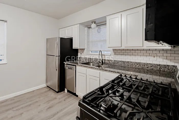 Building Photo - 4 St George Ct