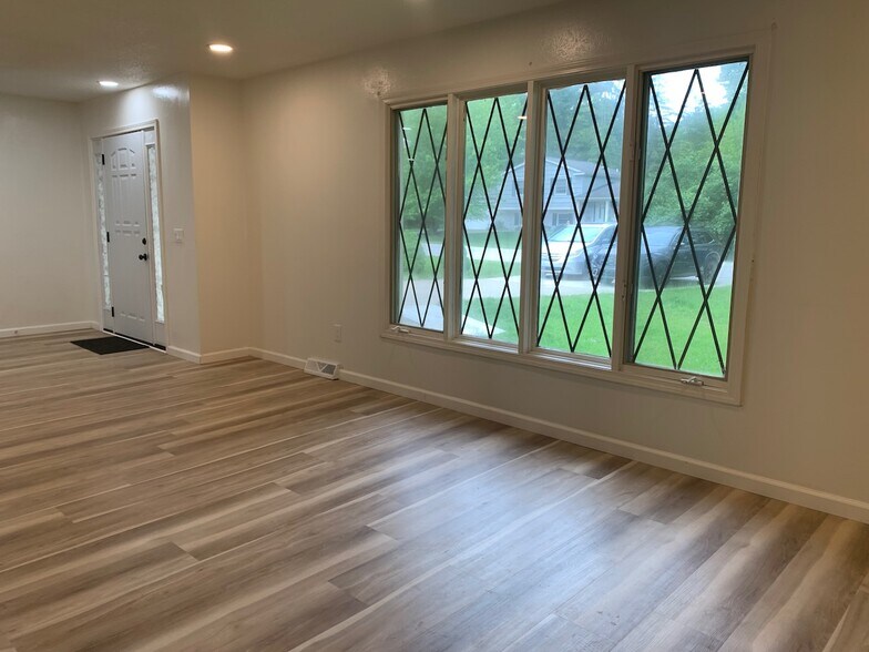 Building Photo - 5141 Inland Dr