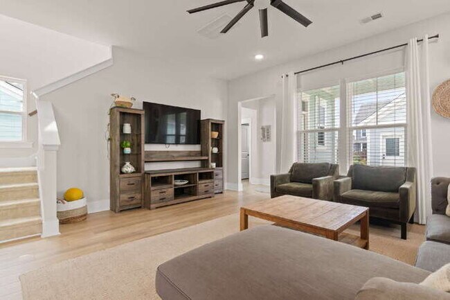 Building Photo - 115 Winding Branch Dr