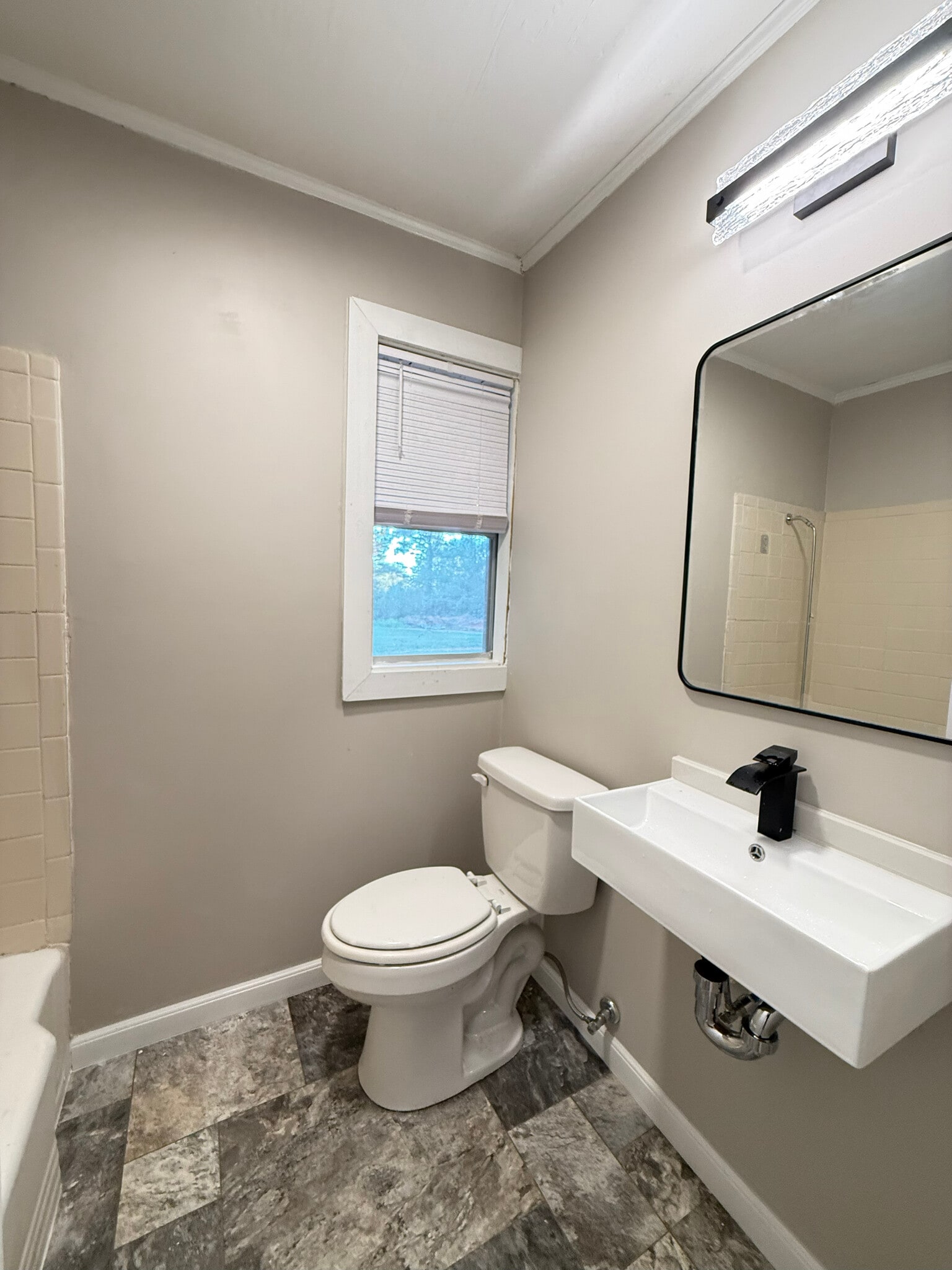 Building Photo - 27 Ford Loop