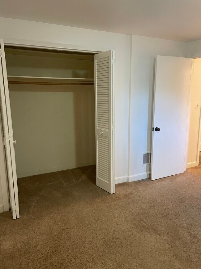 Building Photo - 618 S Quincy St