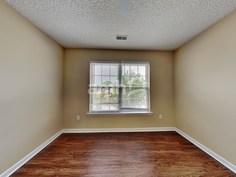 Building Photo - 100 Smokehouse Dr