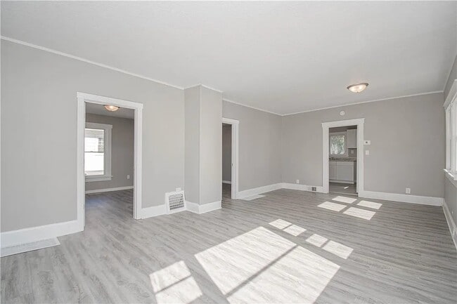 Building Photo - 409 3rd St