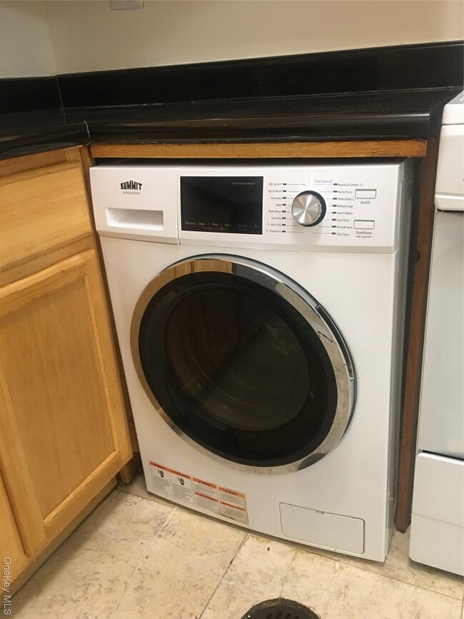 Building Photo - 141-44 84th Rd