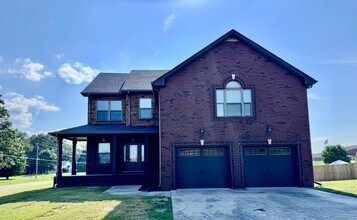 Building Photo - Beautiful Home Located in Farmington Subdivision. 3 Bedrooms, 3.5 baths, Bonus with Wet Bar!