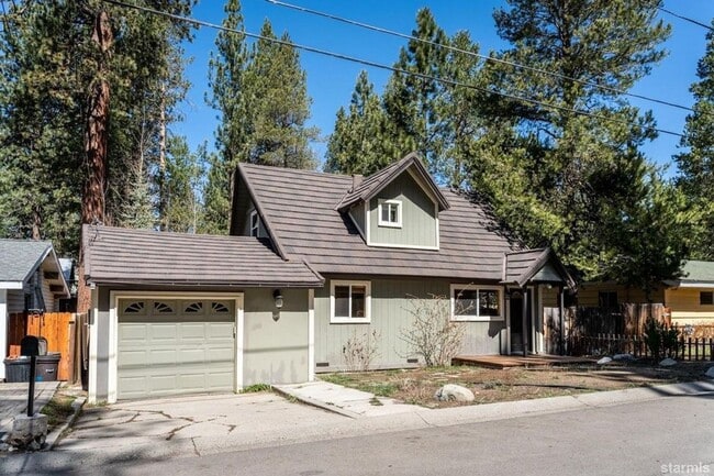 Primary Photo - Charming pet friendly craftsman style home...