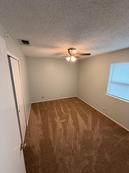 Building Photo - 13618 Dutch Myrtle Dr
