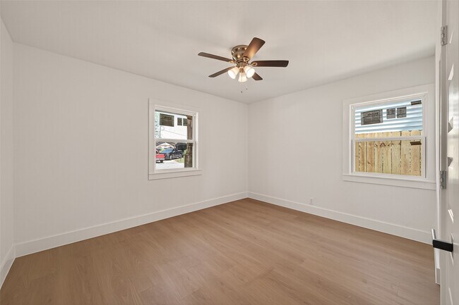 Building Photo - 3209 McCrarey Dr