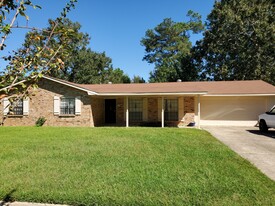 Front - 4650 N Lake Dr