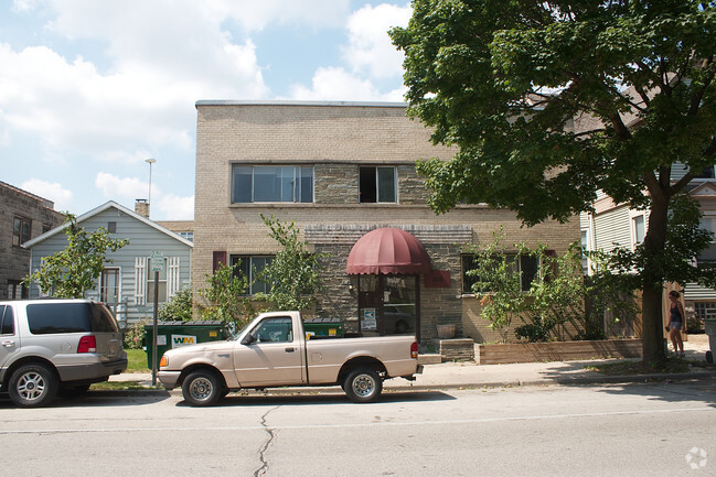 Primary Photo - Farwell Apartments