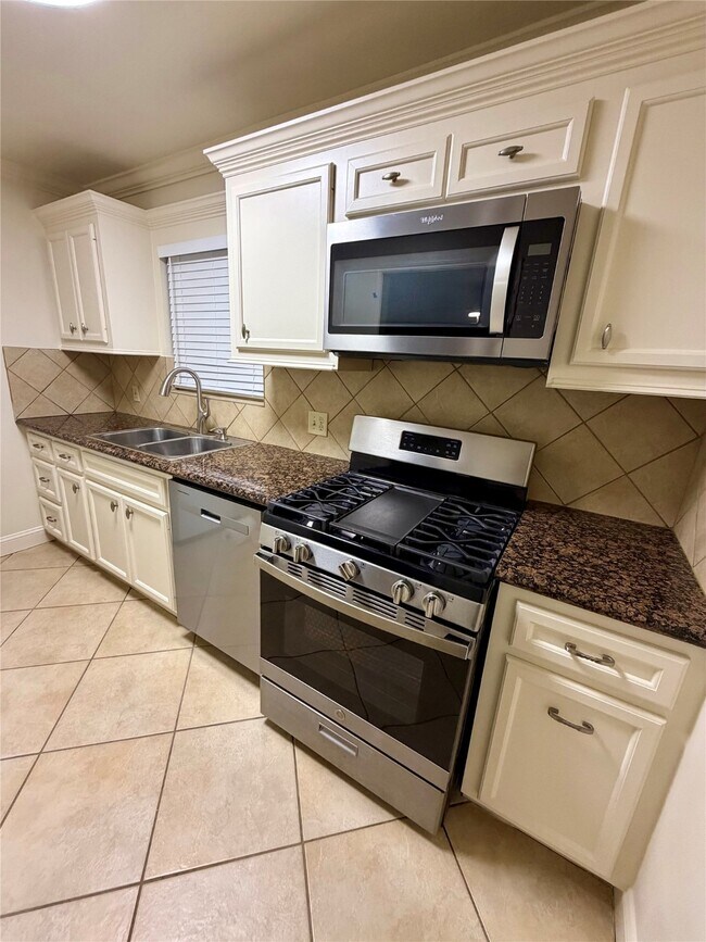 Building Photo - 2812 Wichita St