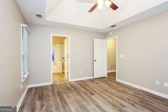 Building Photo - 10550 Windsor Park Dr