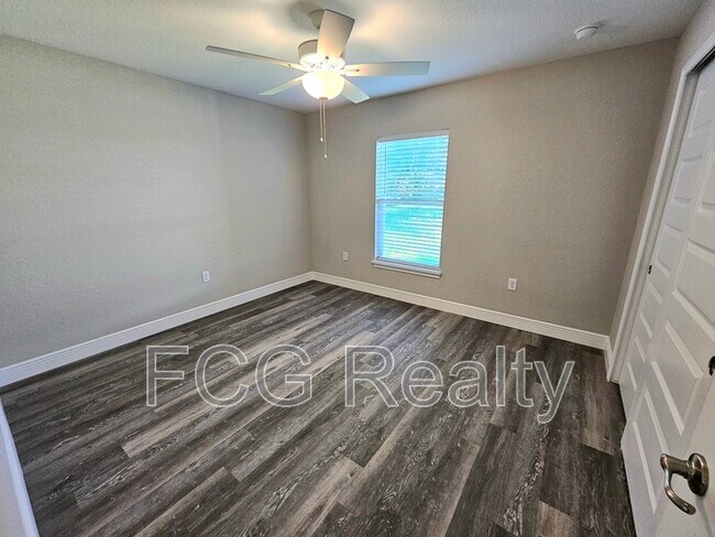 Building Photo - 8500 N Sussex Dr