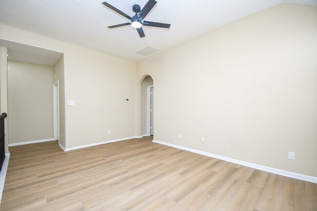 Building Photo - 23310 Isola St