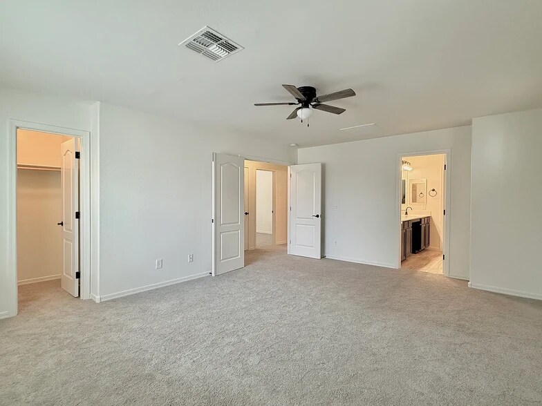Xtra Large Master with 2 large closets - 3954 E Leslie Dr