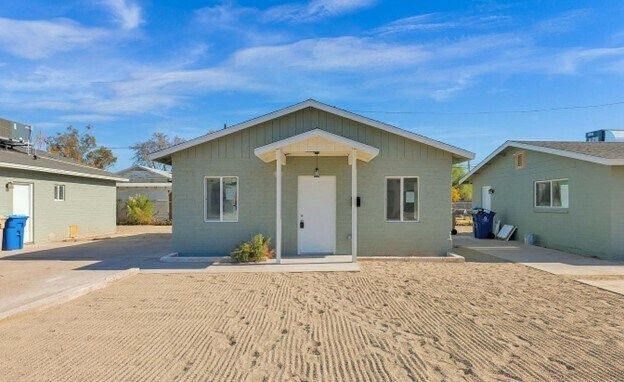 Building Photo - Newly Renovated 2 Bedroom, 1 Bath, with St...