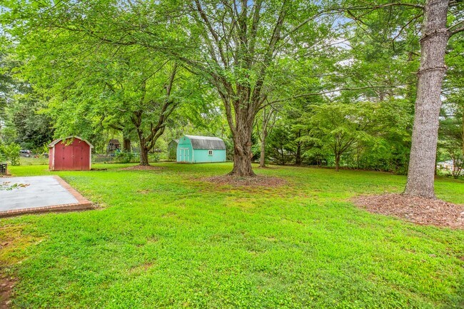 Building Photo - Beautiful Sherwood Location