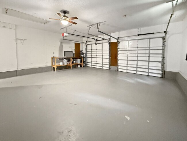 Building Photo - Charming Navarre Home with Hardwood Floors...