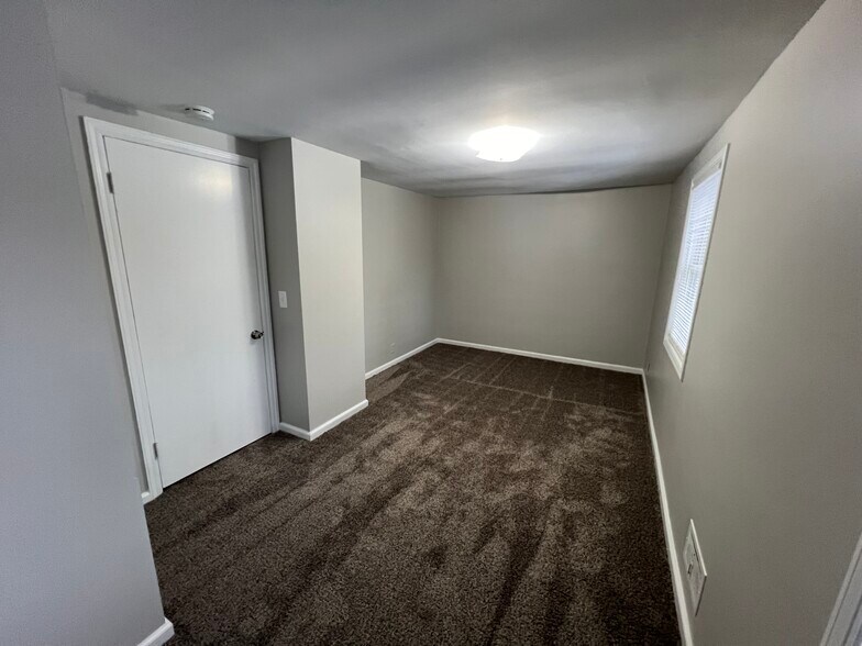 Building Photo - 947 Oakcrest St SW