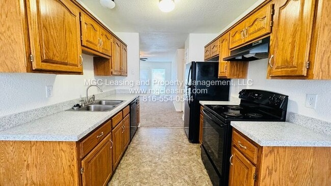 Building Photo - Creekwood Park Townhomes — Reduced rent + claim your choice of a brand-new 55" TV or a $250 Amazo...