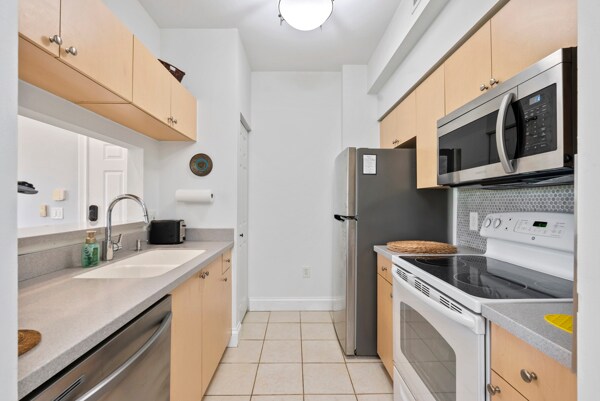 Building Photo - 1180 Reserve Way