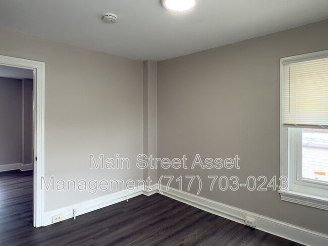 Building Photo - 332 Chestnut St