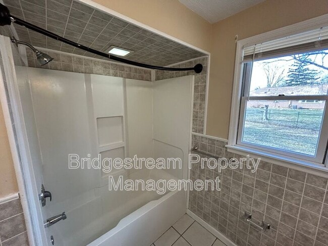 Building Photo - 7541 Mintwood Ave