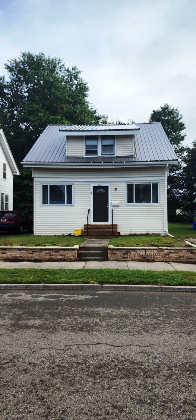 Building Photo - 201 Ackley Ave