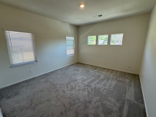 Building Photo - 3 Bedroom Brand New Home!