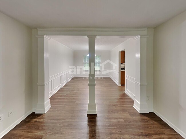 Building Photo - 3254 Ashgrove Ln SW