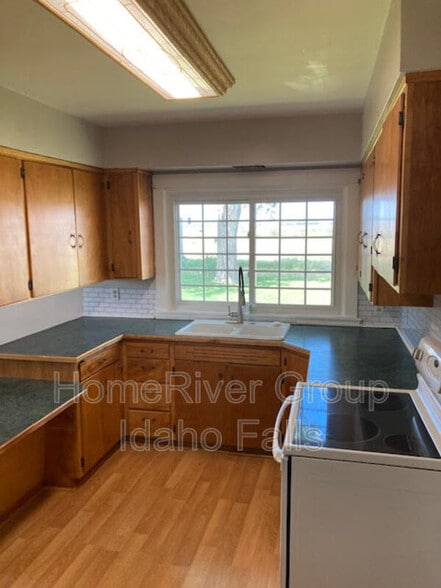 Building Photo - 510 N 15 W