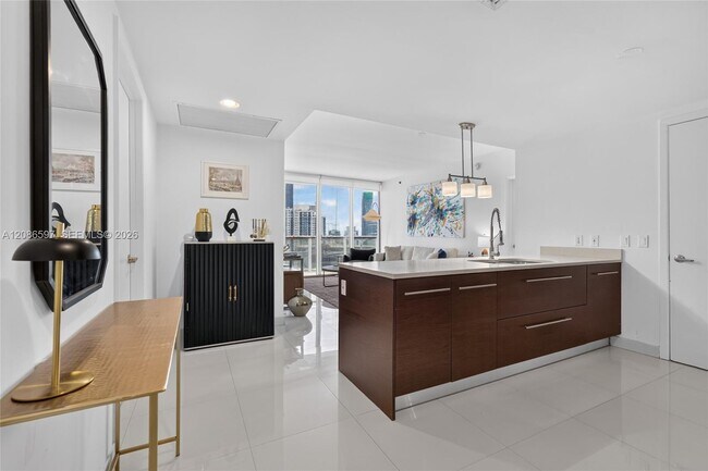Building Photo - 475 Brickell Ave