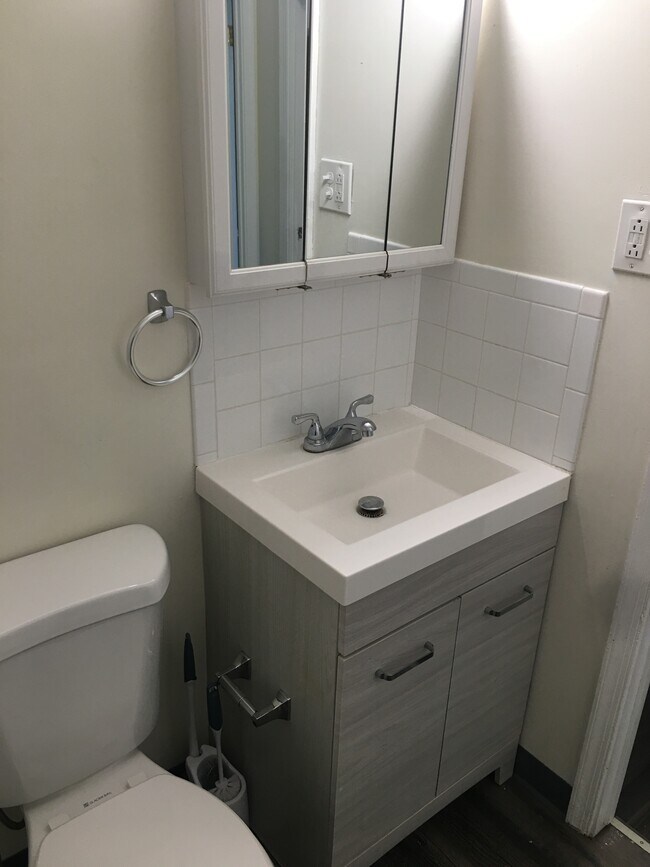 Building Photo - 13 Reliance Ct