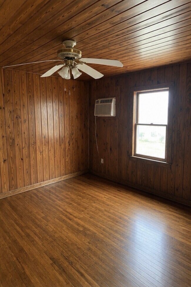 Building Photo - 127 Wingate Rd