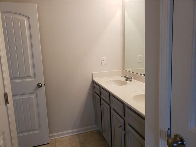 Building Photo - 5655 Mirror Lake Dr