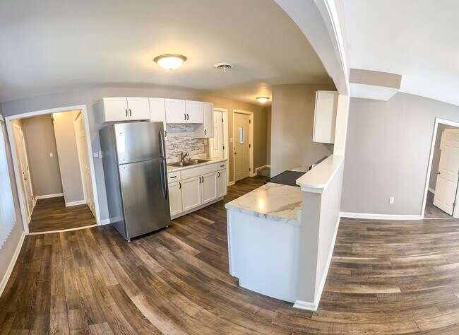 Building Photo - 2 Bedroom Single Family