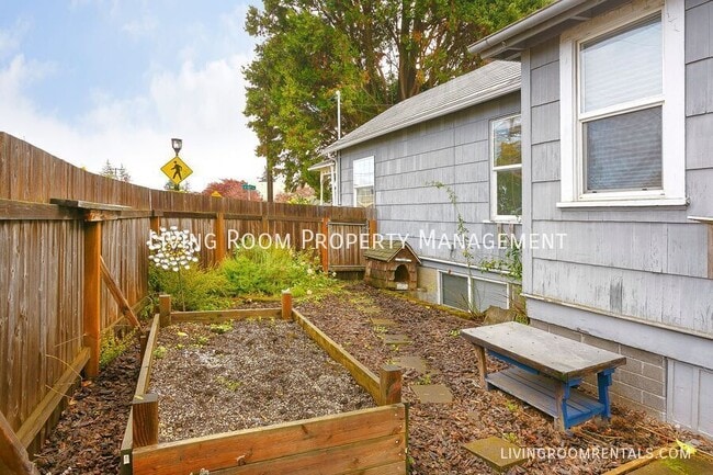 Building Photo - 4503 SE 67th Ave