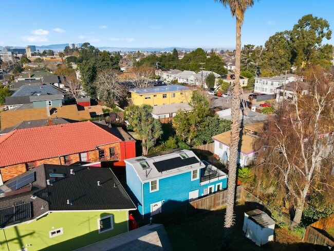 Building Photo - 820 46th St