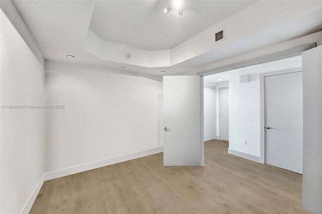 Building Photo - 3535 S Ocean Dr