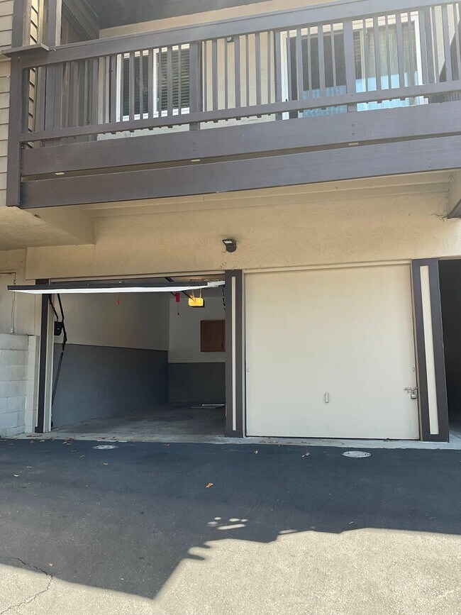 Building Photo - 1061 Cedar Ct