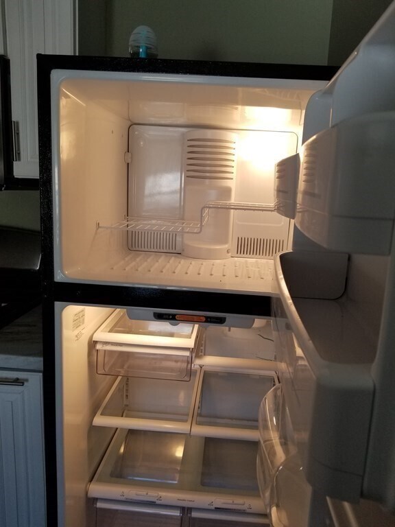 Building Photo - 593 Park St