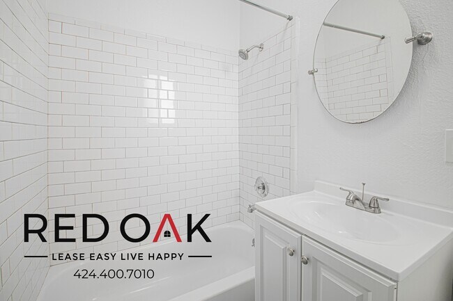 Building Photo - 915 S Carondelet St