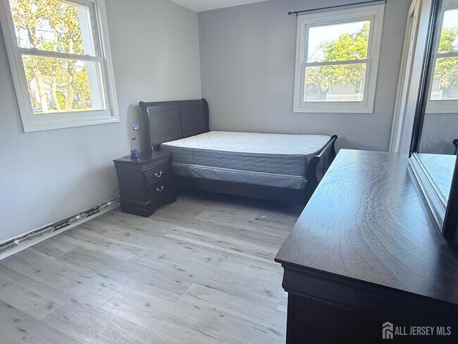 Building Photo - 19 Lahiere Ave