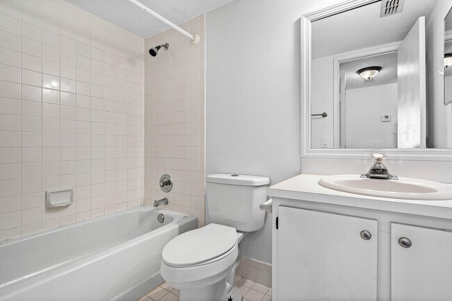 Building Photo - 2230 N Cypress Bend Dr