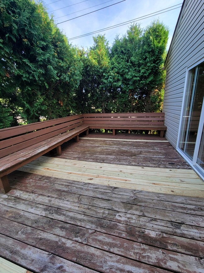 Building Photo - 6585 Grosse Dr