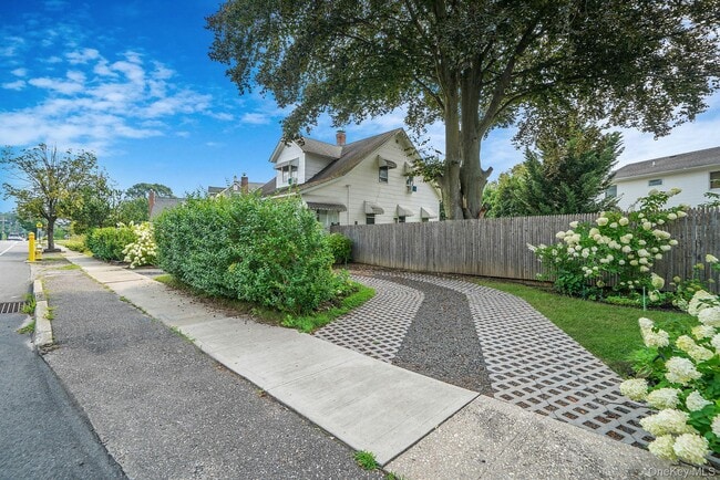 Building Photo - 196 Melville Rd