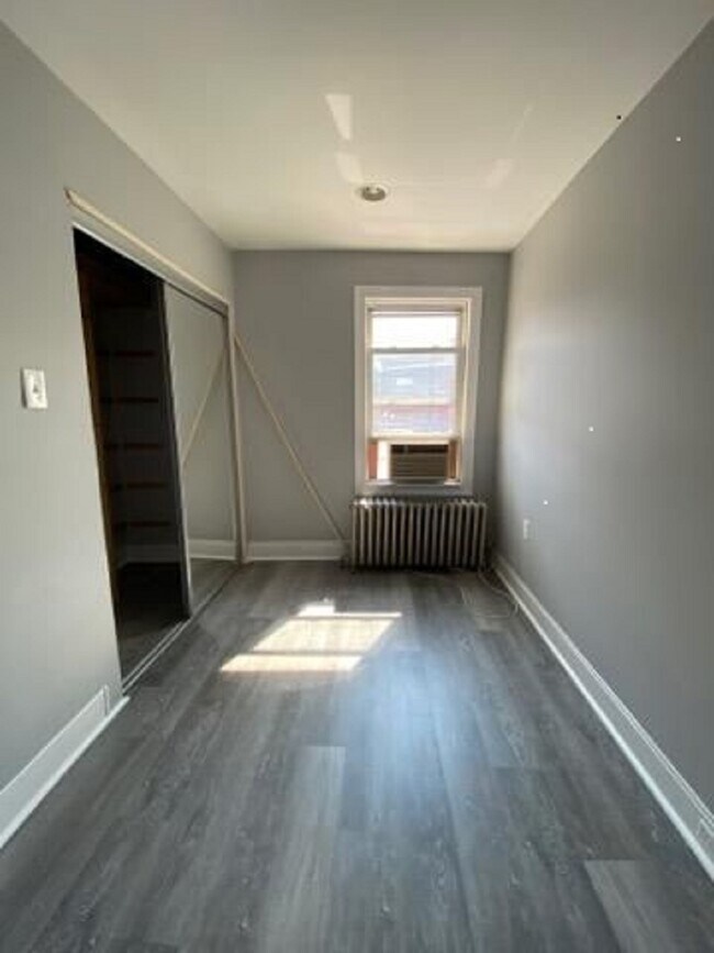 bedroom - 3459 Denny St